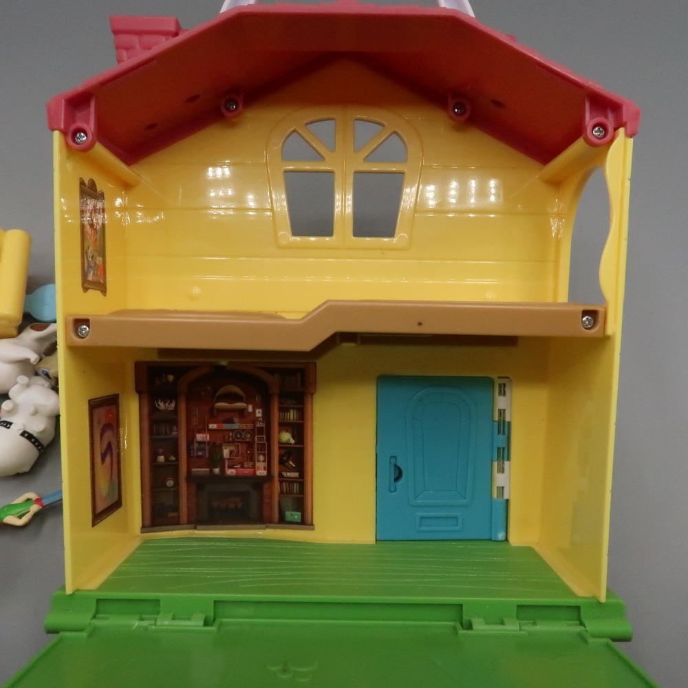 Disney Junior Puppy Dog Pals Stow N' Go Playset with Figures Yellow House 8" Lot - Picture 9 of 9